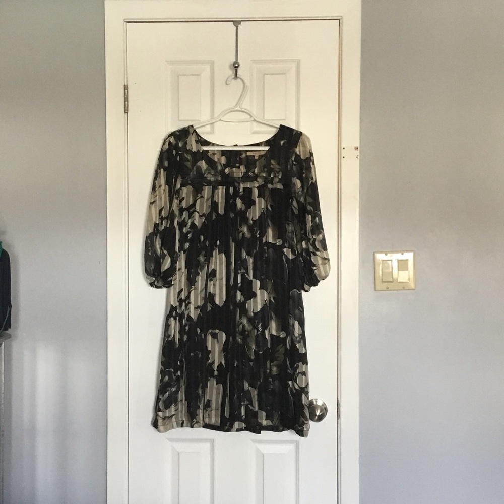 RW&CO. Black and Cream Abstract Pleated Midi Dress
